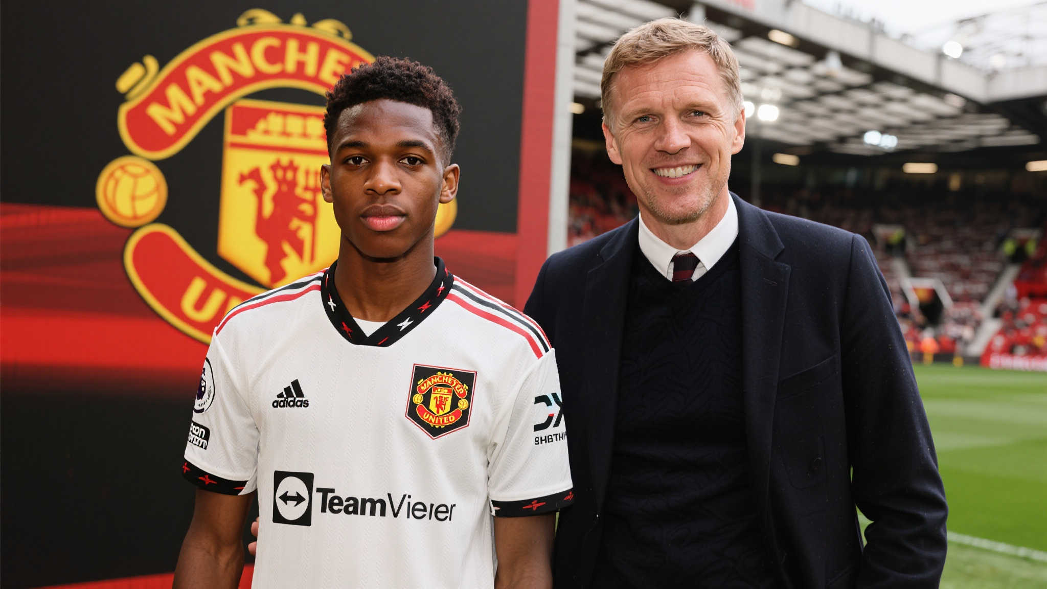 曼联接触埃基蒂克,法兰克福成潜在关键因素 作为全球足球舞台上的巨头之一,光辉历史使得曼联无时