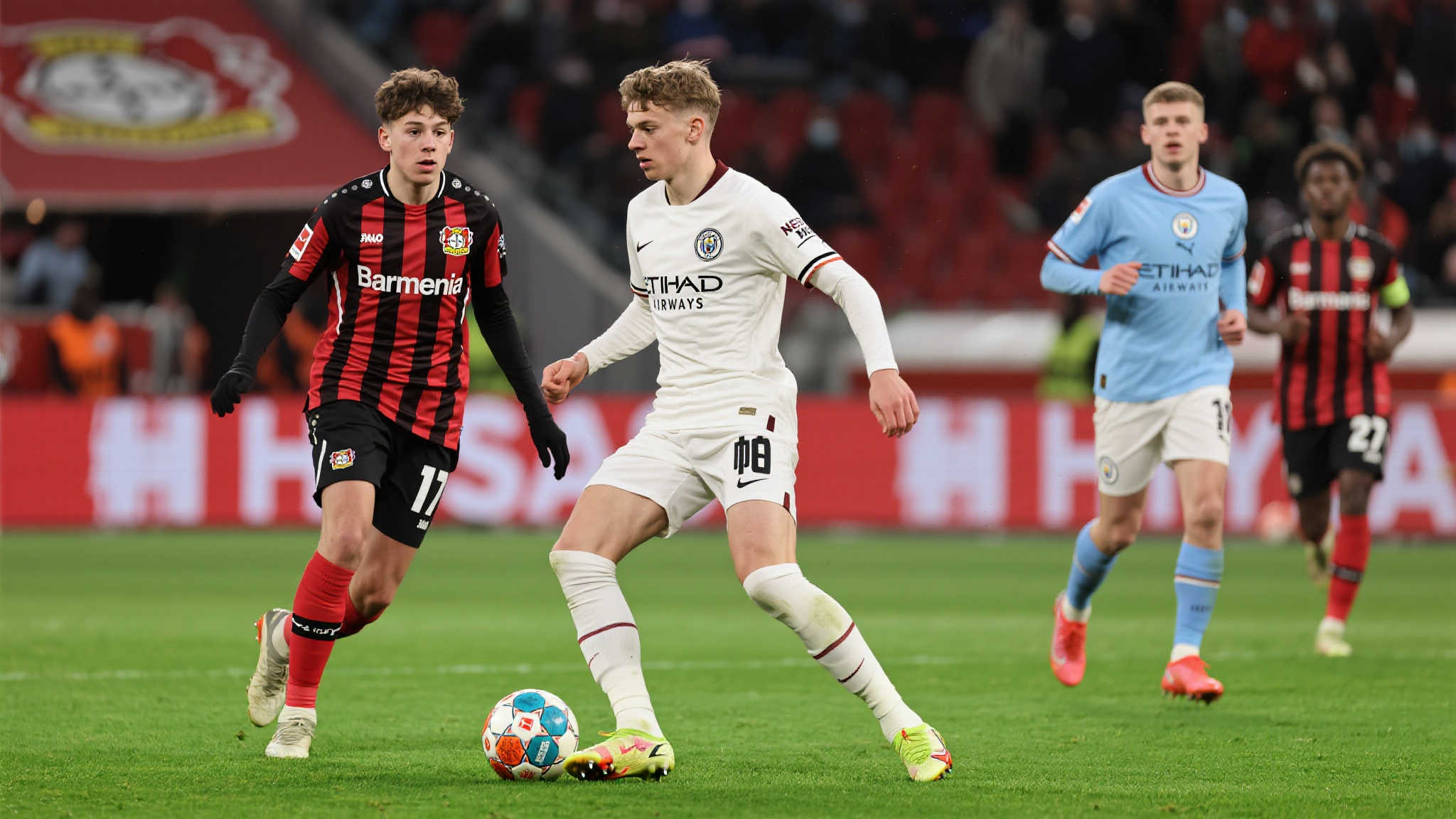 具体来说，与他的定位相仿的是17岁便打破记录并成长